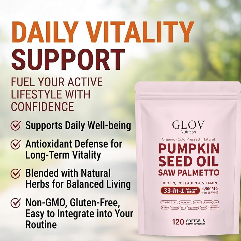 Glov Nutrition softgel en mano para comparar tamaño y dosificación cómoda