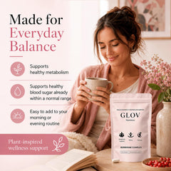 Glov Organic cápsula en mano para comparar tamaño y facilitar la toma diaria