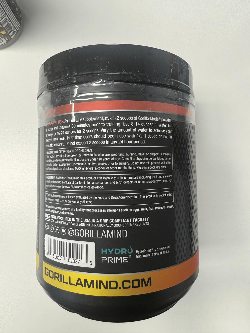 Gorilla Mind tomando pre entreno sabor watermelon antes de levantar pesas