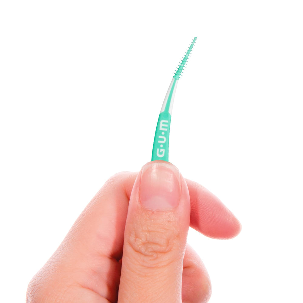 GUM escena lifestyle en bolso resaltando higiene bucal portátil