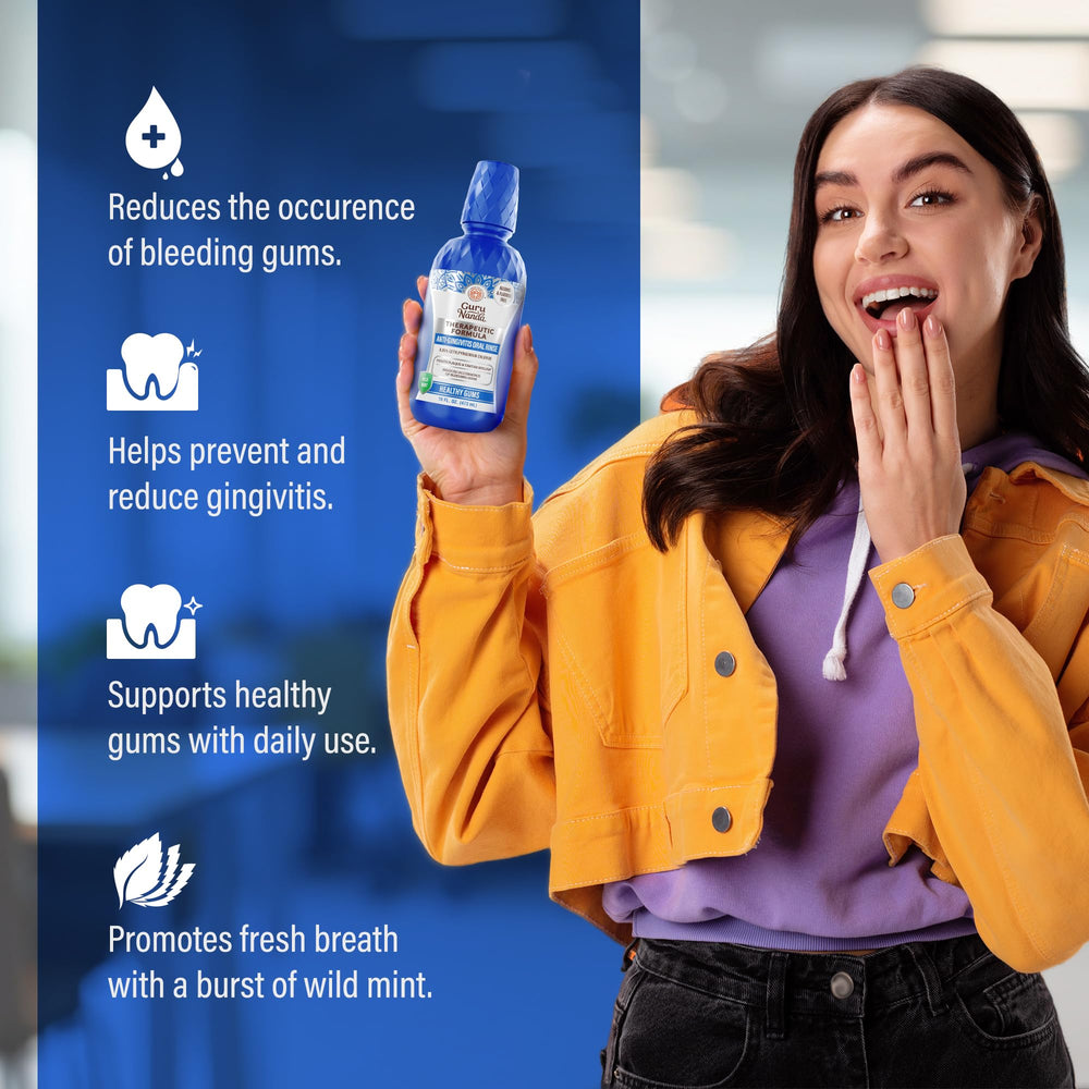 Persona usando GuruNanda enjuague para apoyar salud de encías