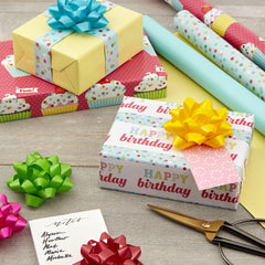 Hallmark detalle de textura y brillo del lazo que resalta calidad