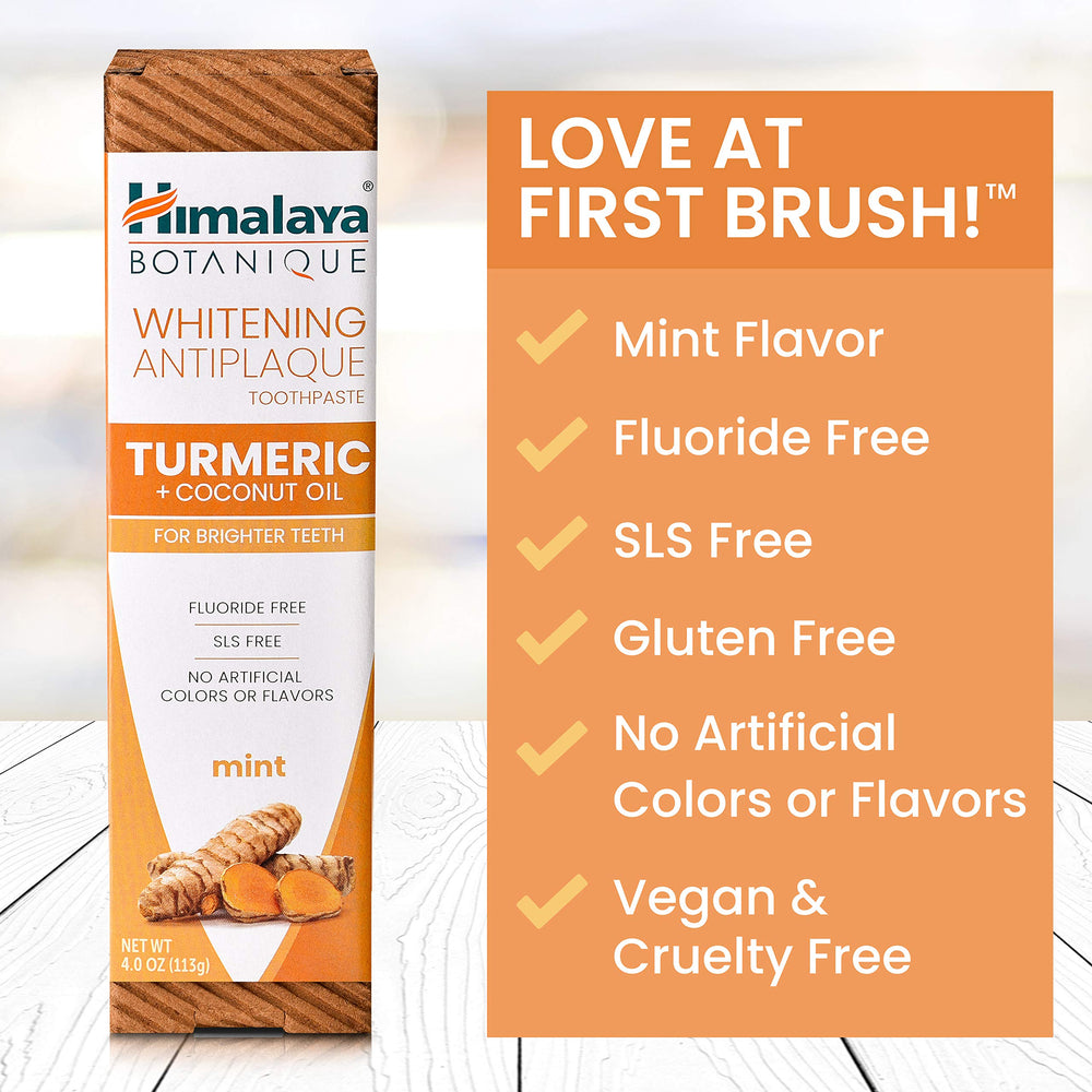 Himalaya textura de la pasta y espuma en fondo blanco, aspecto cremoso limpieza