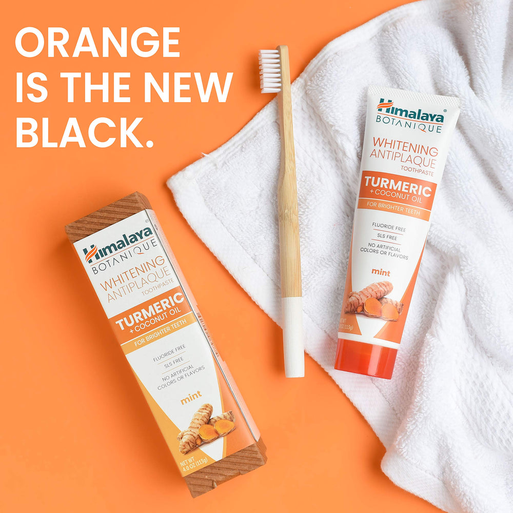 Himalaya tubo en primer plano con etiqueta legible, detalle de ingredientes botánicos
