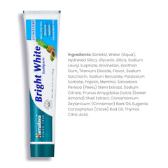 Himalaya textura cremosa de la pasta que facilita una buena espuma