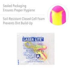 Howard Leight inserción del tapón en mano demostrando fácil colocación y extracción