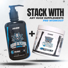 Atleta mezclando Huge Supplements Liquid Glycerol con pre-entreno, mejora de bomba