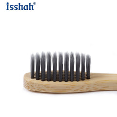 Isshah primer plano de cerdas con carbón para limpieza suave