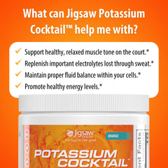 Frasco Jigsaw Health Potassium Cocktail en mano para comparar tamaño, formato portátil de 60 servicios