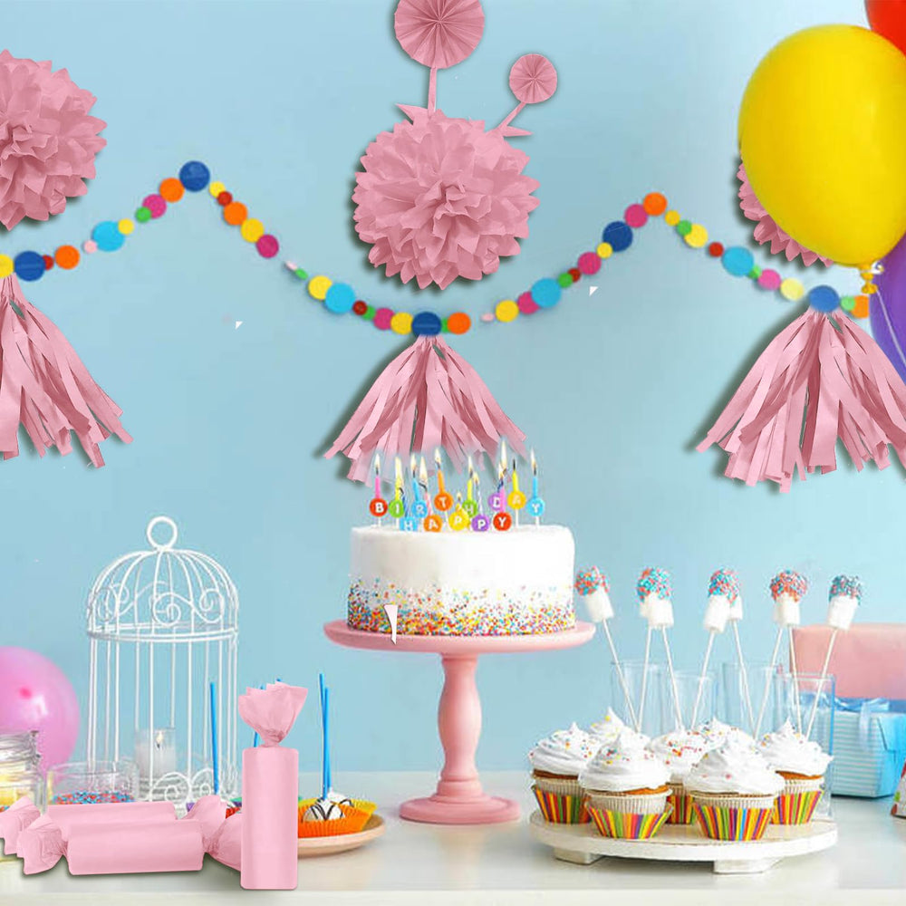 Jkopsnr en mesa de fiesta con decoración rosa, mejora estética de eventos