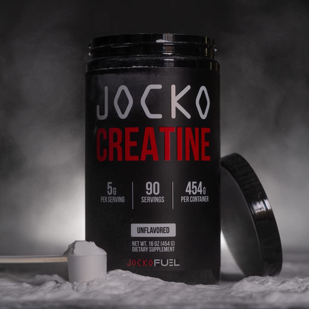 Jocko Fuel al lado de una pesa para comparación de tamaño útil
