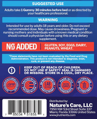 Just Nutrients gomitas junto a libro y lámpara para ambiente de descanso