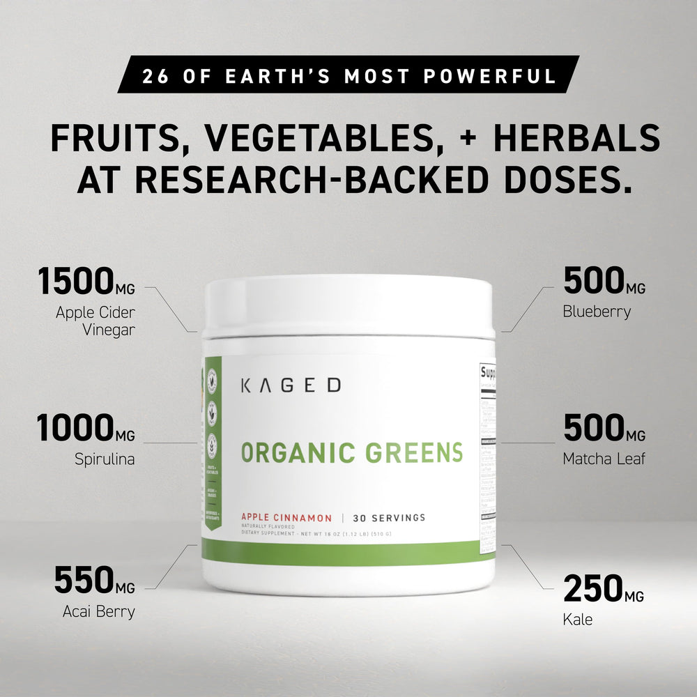 Kaged Outlive100 Berry en taza, batido verde para una merienda nutritiva.