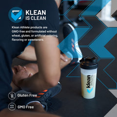 Klean Athlete batido servido en taza, recuperación rápida tras entrenamiento