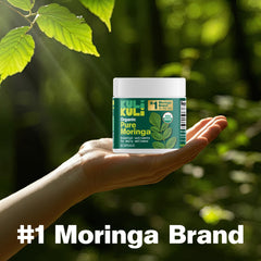 Frasco Kuli Kuli en mesa de cocina insinuando uso cotidiano