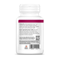 Persona tomando cápsula Kyolic en la mañana para apoyo diario cardiovascular