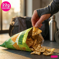 Legendary Foods chips servidas con dip apetitoso para compartir