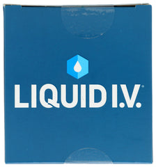 Liquid I.V. polvo disolviéndose en agua con color sandía, mezcla rápida y refrescante