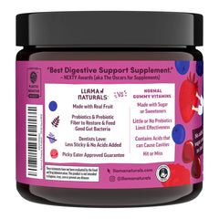 Llama Naturals gomita en mano para comparar tamaño fácilmente