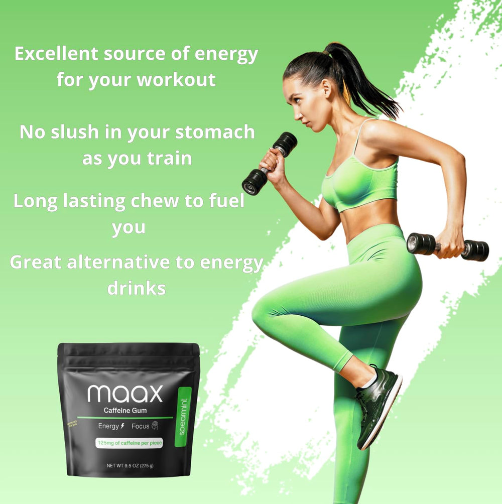 Maax Caffeinated Gum persona masticando un chicle, muestra uso discreto y energía inmediata
