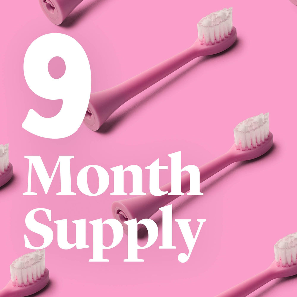 Made by Dentists comparación de tamaño en mano que muestra portabilidad y batería duradera