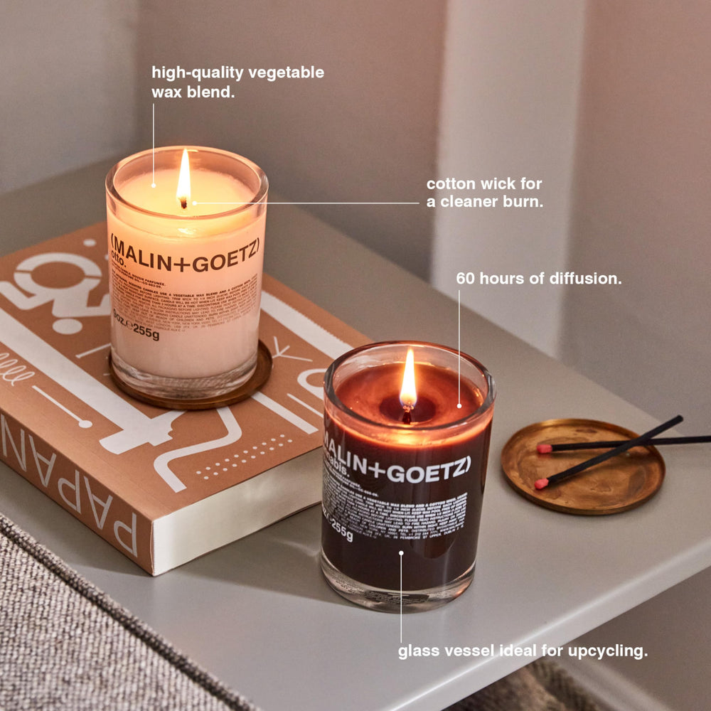 MALIN+GOETZ vela bergamot encendida en salón, ambiente cálido y refrescante
