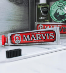 Marvis espuma cremosa en plano detalle que ilustra limpieza efectiva y textura