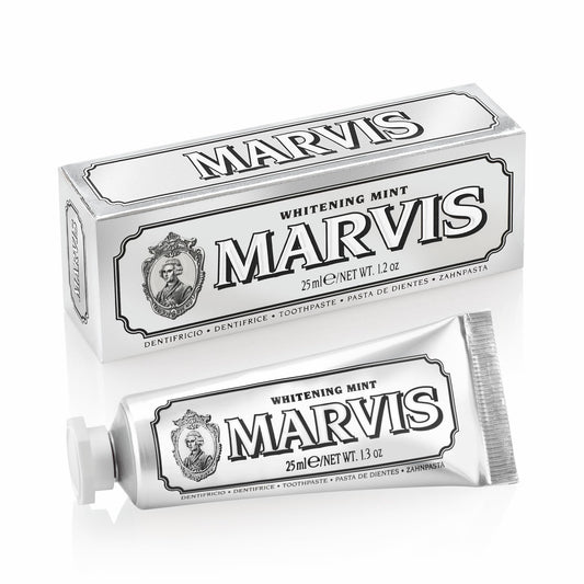 Marvis pasta dental Whitening frontal mostrando envase y lujo, ofrece frescura duradera