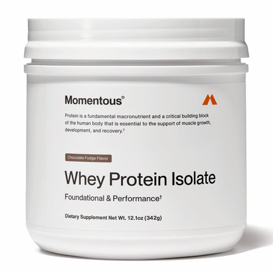 Momentous Essential Whey en empaque, proteína de alta calidad para apoyar la recuperación muscular.
