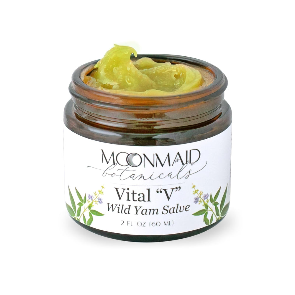 MoonMaid Vital V Salve Yam Salvaje en manos para confort íntimo diario.