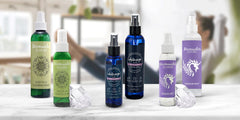 Moonwater Elixirs aplicándose sobre almohada para promover sueño calmado