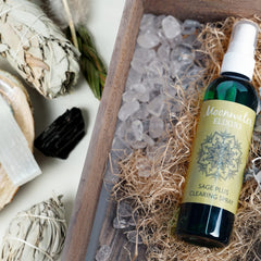 Moonwater Elixirs con cuarzo claro visible para energía simbólica añadida