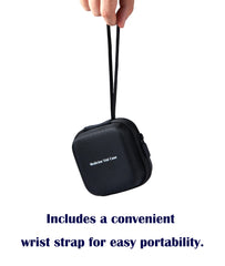 Moyite estuche en mano mostrando tamaño compacto y portabilidad