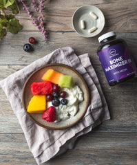 MRM Bone Maximizer III, envase en estante con enfoque en huesos fuertes