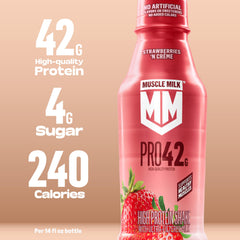 Persona sosteniendo Muscle Milk PRO mostrando portabilidad y uso inmediato