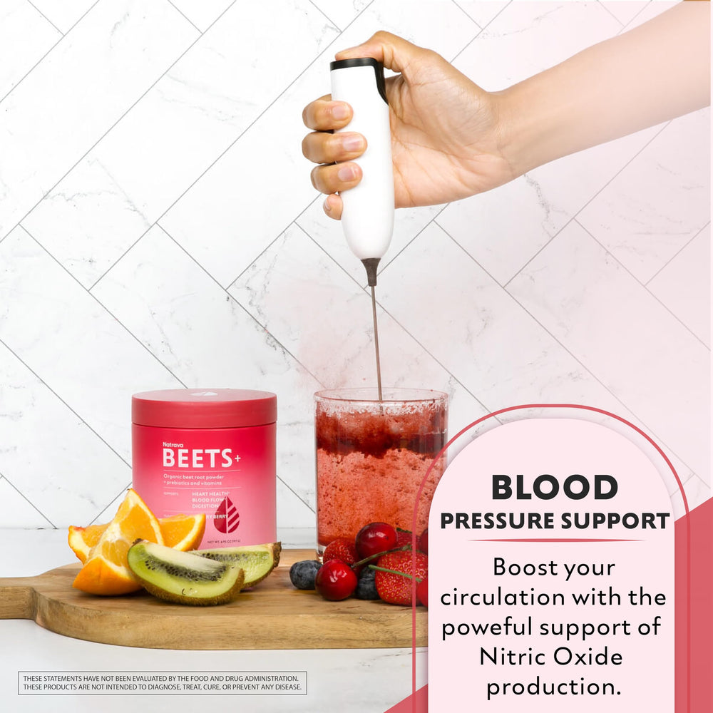 Natrava Beets+ color vibrante del polvo que indica contenido natural