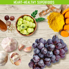 NATURELO envase junto a cúrcuma y uva resaltando mezcla antioxidante