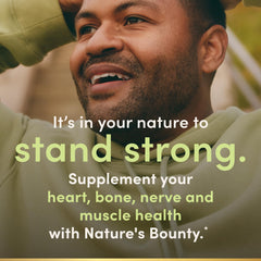 Nature's Bounty botella abierta con softgels listos para tomar