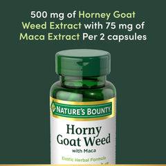 Nature's Bounty cápsula en mano indicando tamaño y facilidad de ingestión