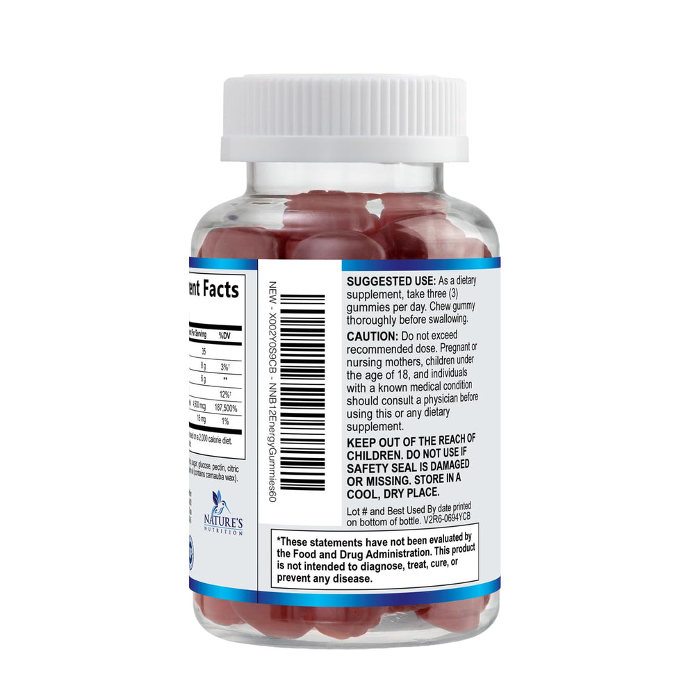 Atleta tomando gominolas Nature's Nutrition B12 antes de entrenar, energía práctica