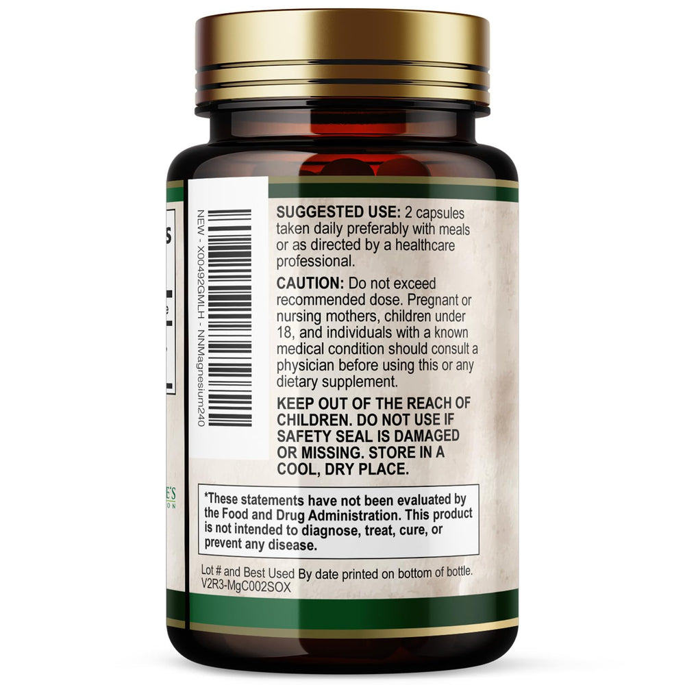 Nature's Nutrition comparación de cápsula con moneda mostrando escala real