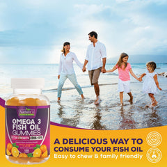 Nature's Nutrition gomitas en la mano ilustrando tamaño y facilidad de ingestión