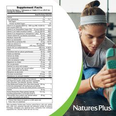 NaturesPlus botella en mano para comparar escala y porciones por envase