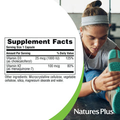 Comparación de tamaño con mano para visualizar cada cápsula NaturesPlus