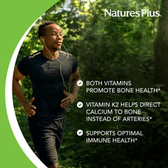 Cápsula NaturesPlus en mano para comparar tamaño y facilidad de dosificación