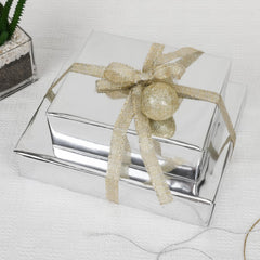 NESCCI caja de regalo envuelta con papel plateado que realza la presentación