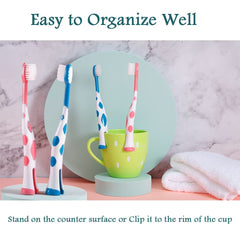newrichbee cepillos colocados junto a vaso en baño familiar, organizados y secos