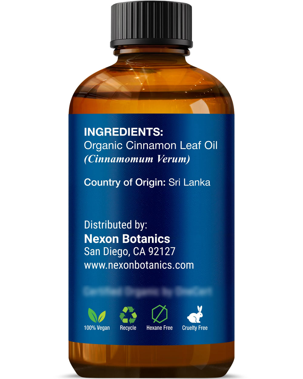 Escena lifestyle con vela y botella Nexon Botanics creando atmósfera cálida