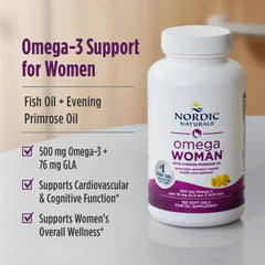 Nordic Naturals cápsula en mano ilustrando tamaño y facilidad