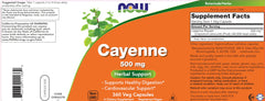 Frasco de NOW Cayenne sostenido en mano mostrando tamaño y facilidad de uso